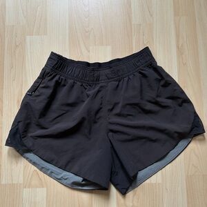 Lululemon women’s black runners shorts, size US 6